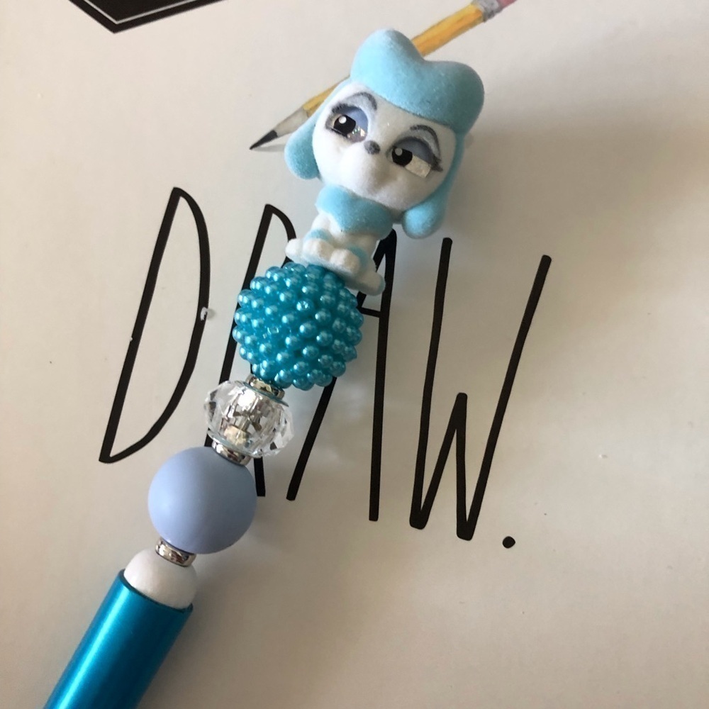 Disney Doorables: Oliver & Company: Georgette handmade beaded pen